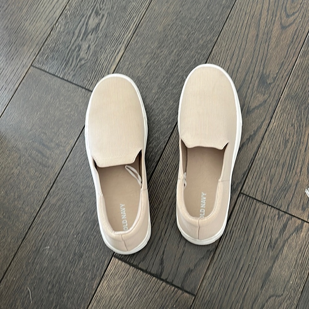 Old Navy Cream Sneakers Minimalist Slip-On Design